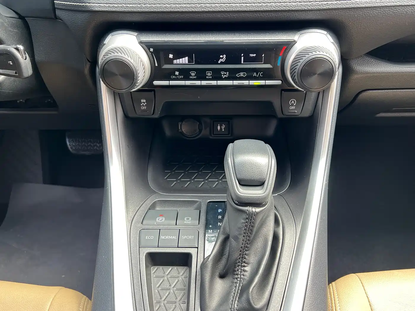 Toyota Wildlander 2022 2.0L CVT FWD Leading Edition фото 15