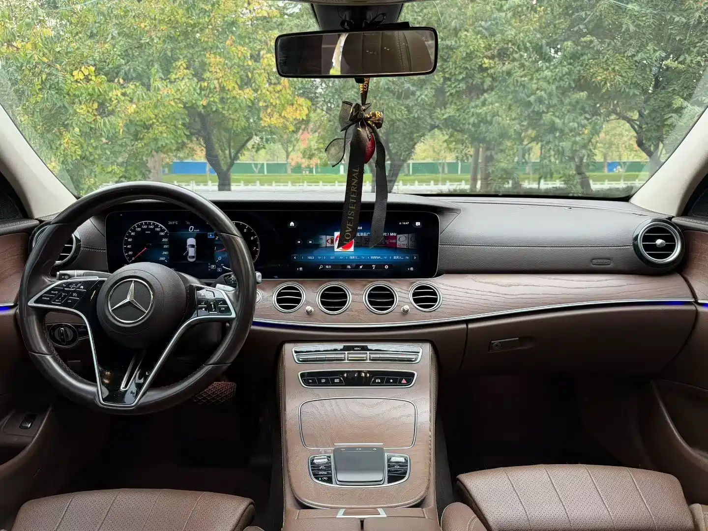 Photo 5 - Mercedes-Benz E-Class