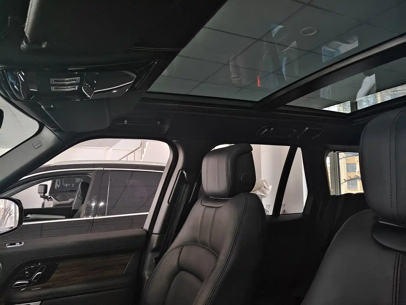 Land Rover Range Rover 2019 3.0 SC V6 Golden Age Edition фото 7