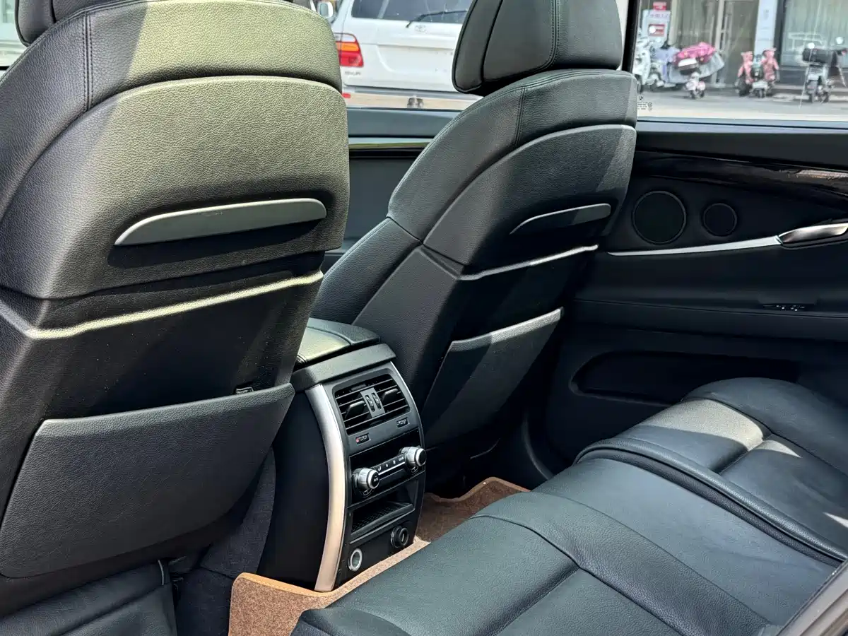 BMW 5 Series GT 2011 535i xDrive Luxury Model фото 12