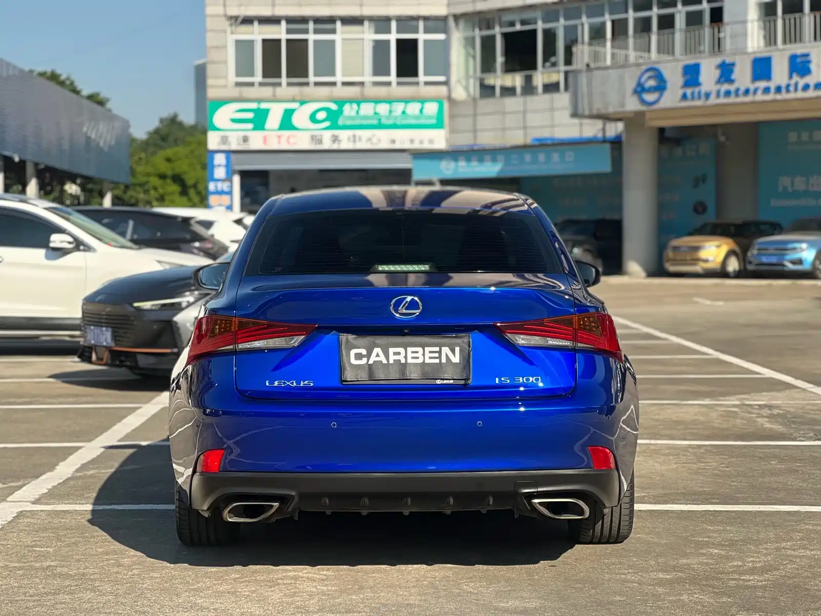 Фото 4 - Lexus IS