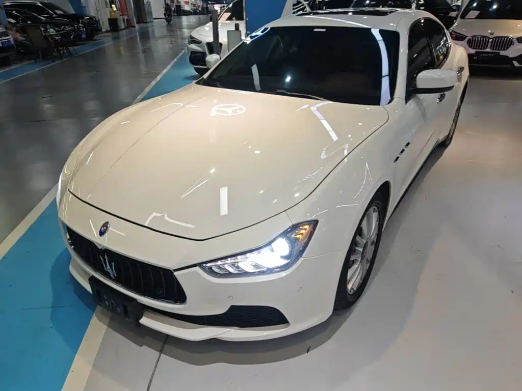 Photo 1 - Maserati Ghibli