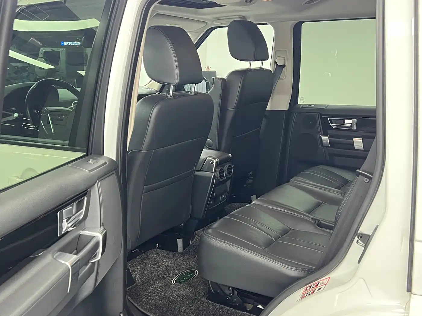 Land Rover Discovery 2014 3.0 SC V6 HSE фото 8