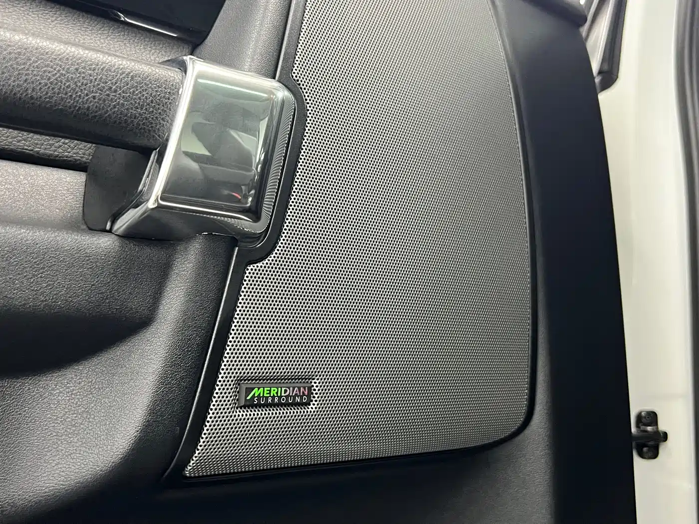 Land Rover Discovery 2014 3.0 SC V6 HSE фото 12