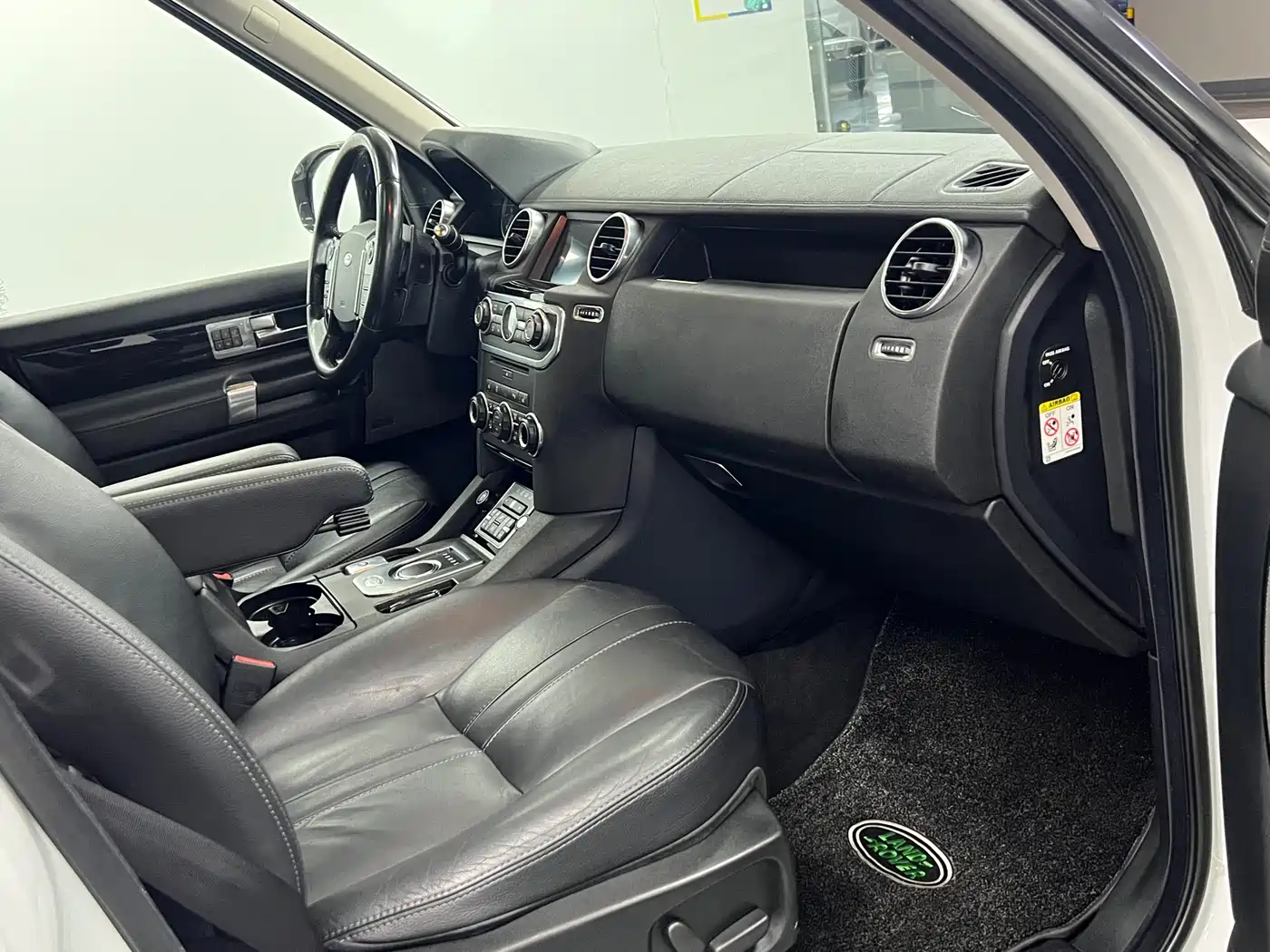 Land Rover Discovery 2014 3.0 SC V6 HSE фото 19