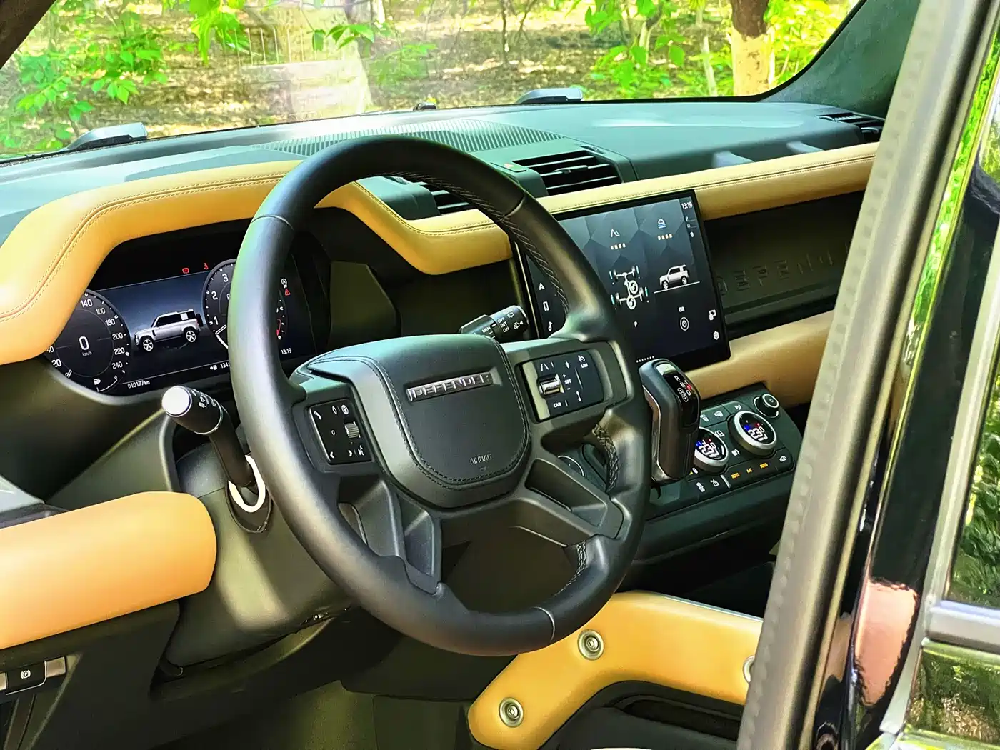 Land Rover Defender 2025 110 3.0T P400 -Dynamic HSE фото 19
