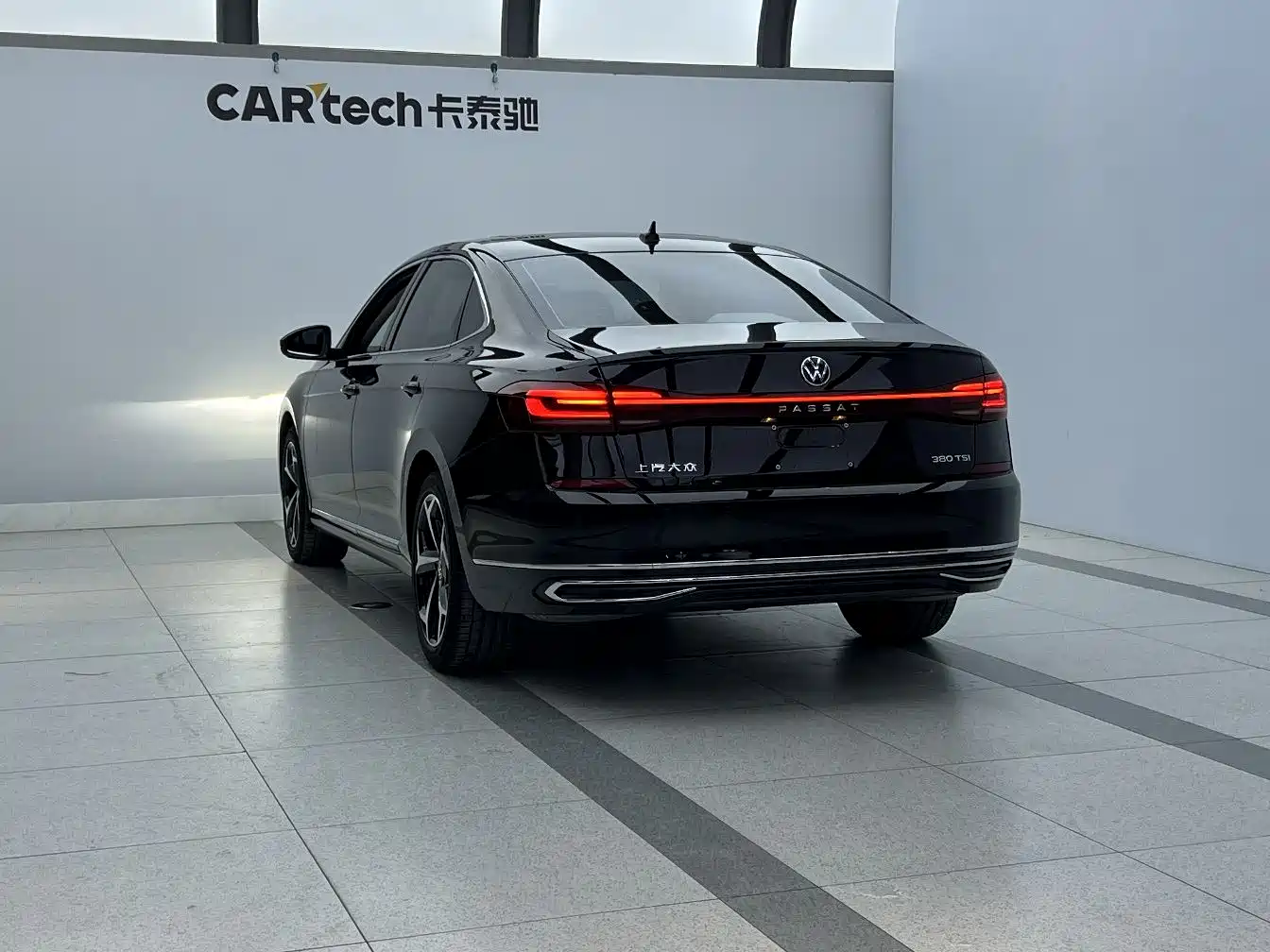 Volkswagen Passat 2024 380TSI Starlight Dragon Soaring Edition фото 4