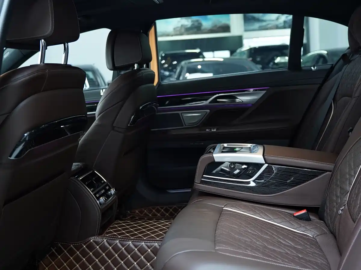 BMW 7 Series 2021 Model 740Li Leading M Sport Package фото 11