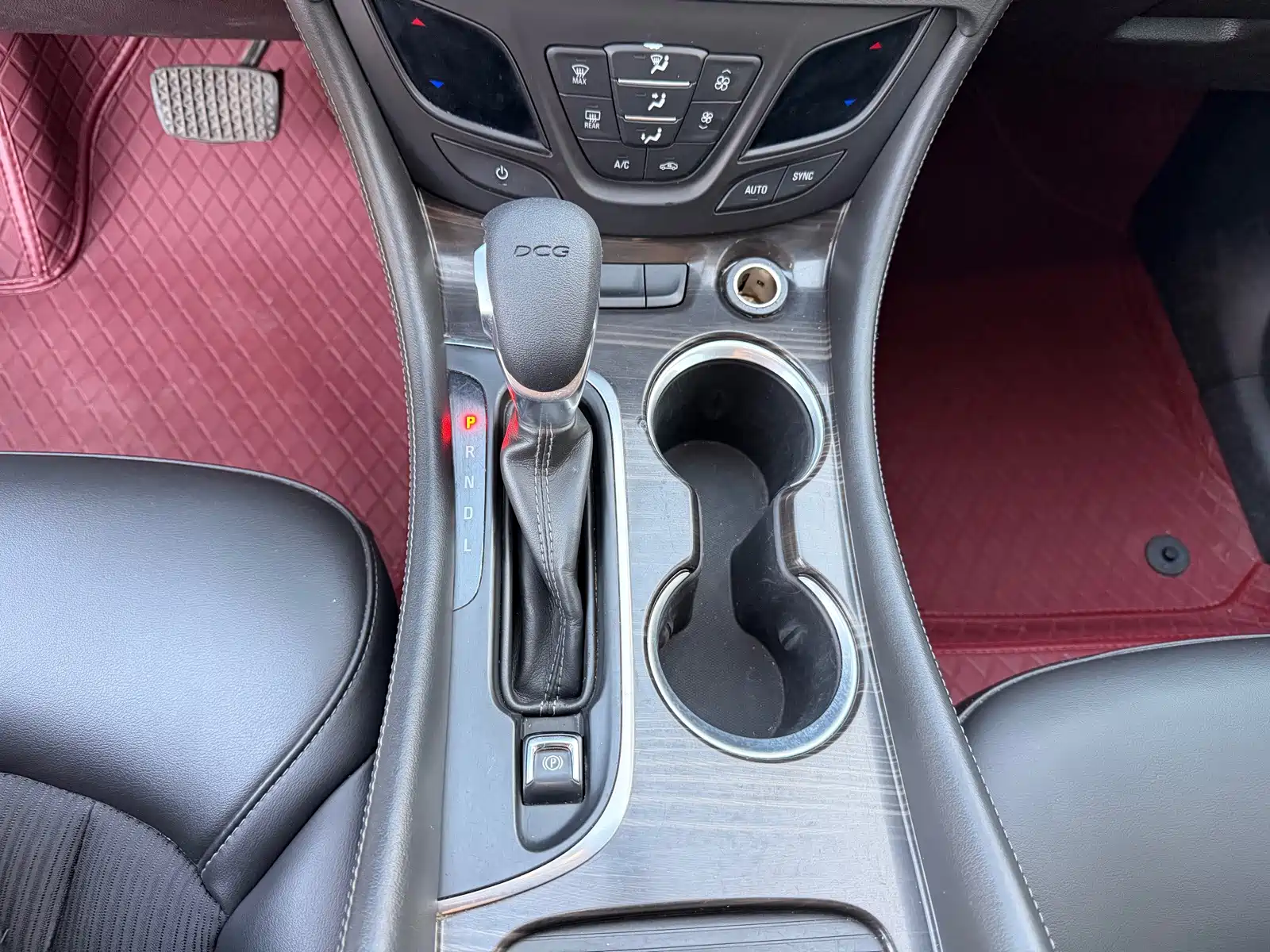 Фото 10 - Buick Envision Plus