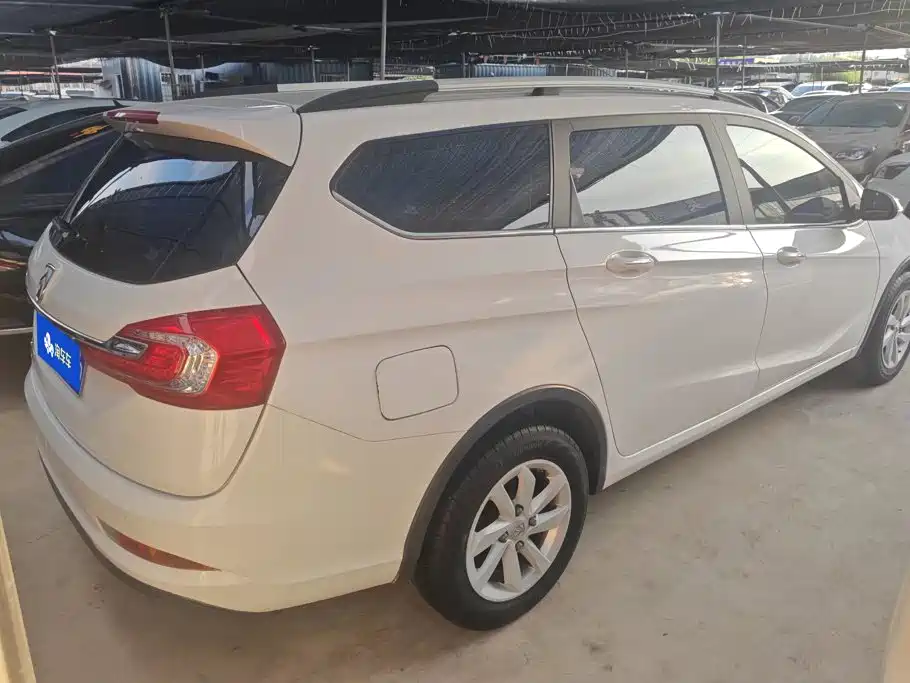 Baojun 310W 2018 2017 1.5L Manual Fashion Edition (China V)
