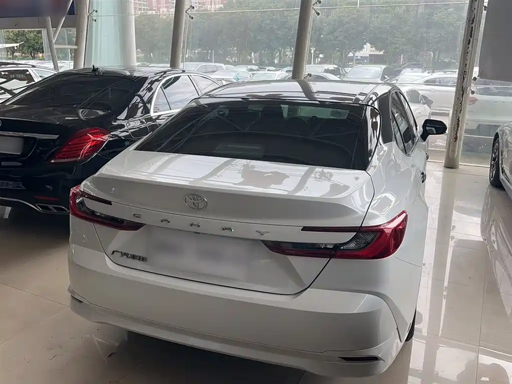 Toyota Camry 2024 2.0GVP Luxury Edition фото 16