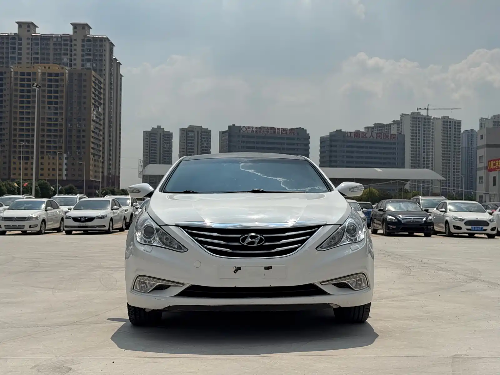 Photo 2 - Hyundai Sonata