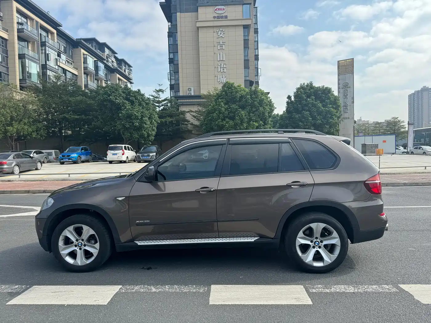 BMW X5 (Import) 2011 xDrive35i Leading Edition фото 8