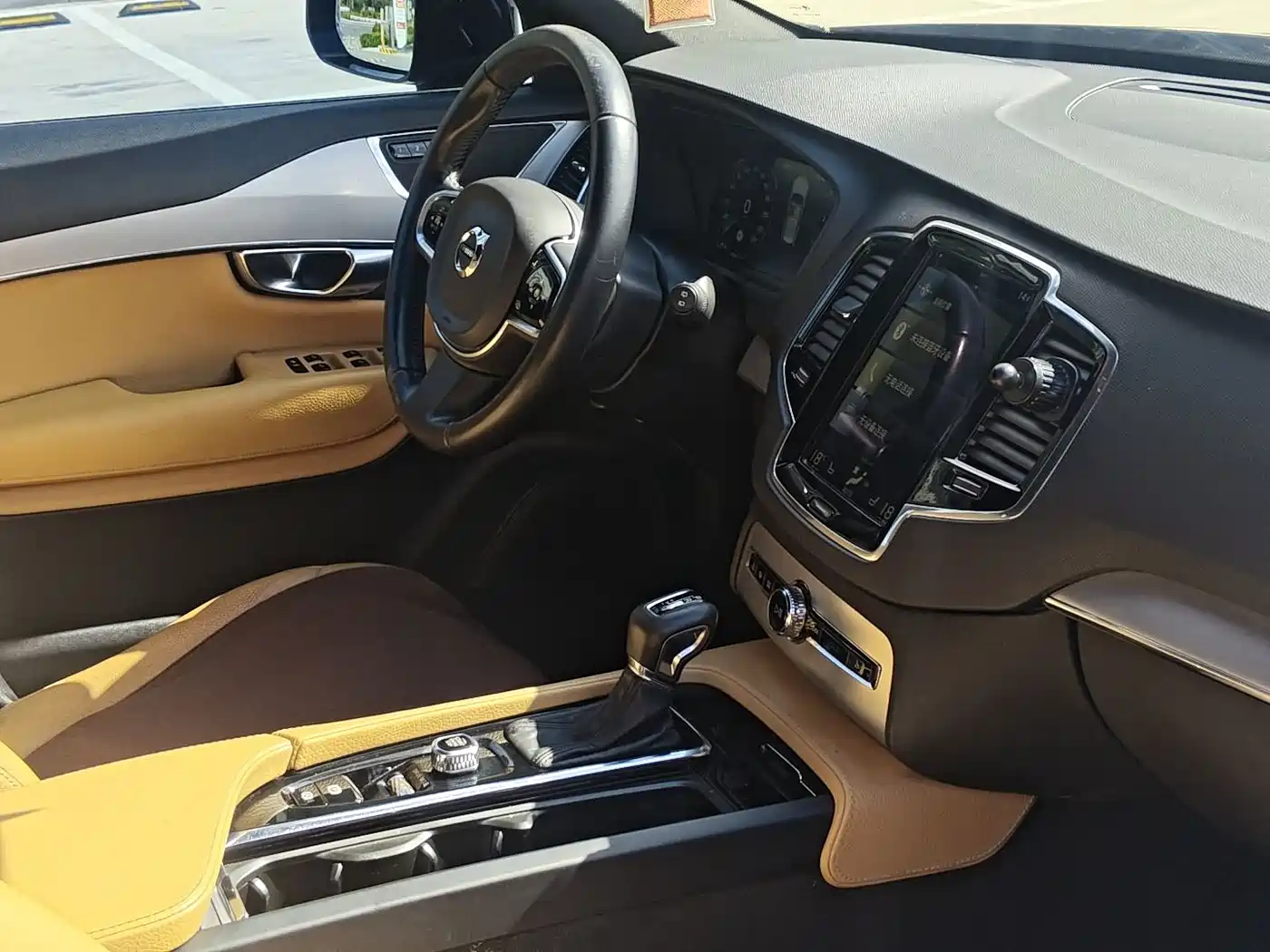 Фото 7 - Volvo XC90