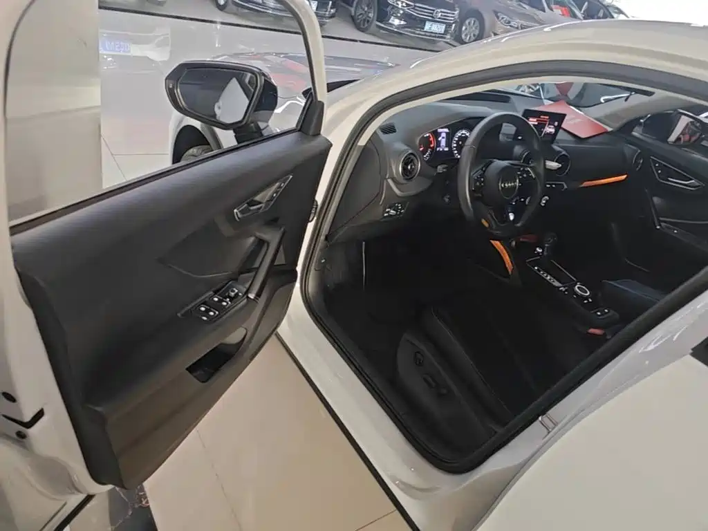 Audi Q2L 2019 2018 35 TFSI Launch Exclusive Edition China VI