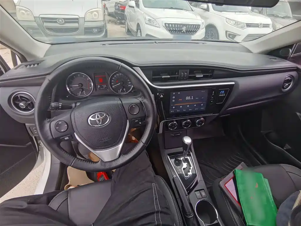 Toyota Corolla 2017 Facelift 1.2T S-CVT GL-i Leather Edition фото 10