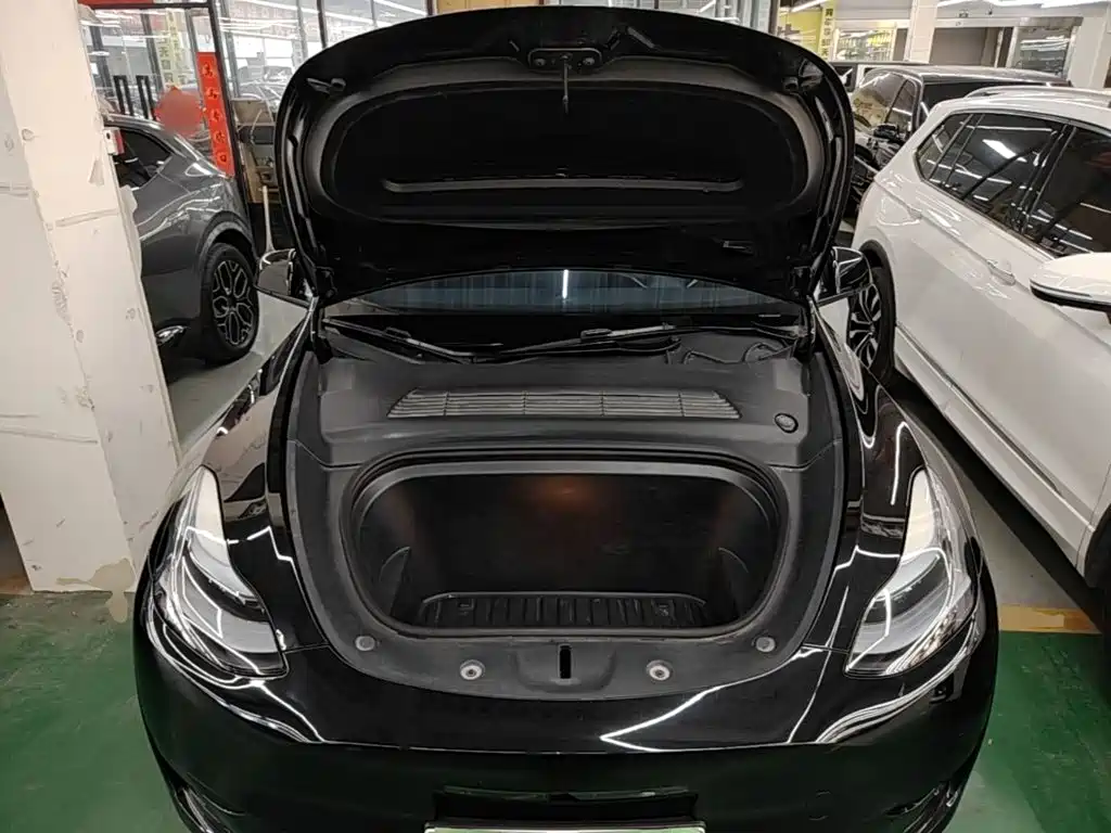 Фото 20 - Tesla Model Y