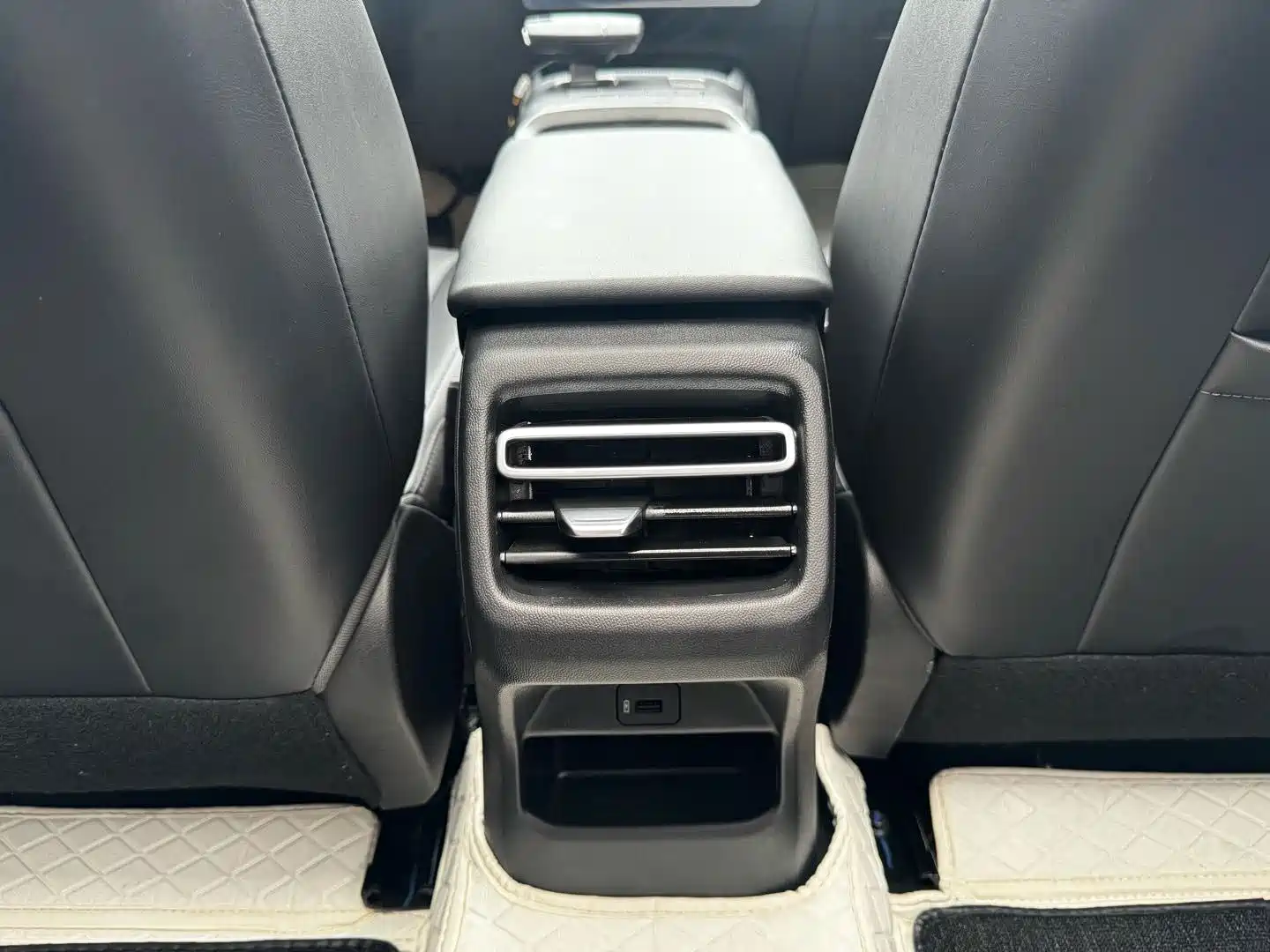 Фото 14 - Changan Eado