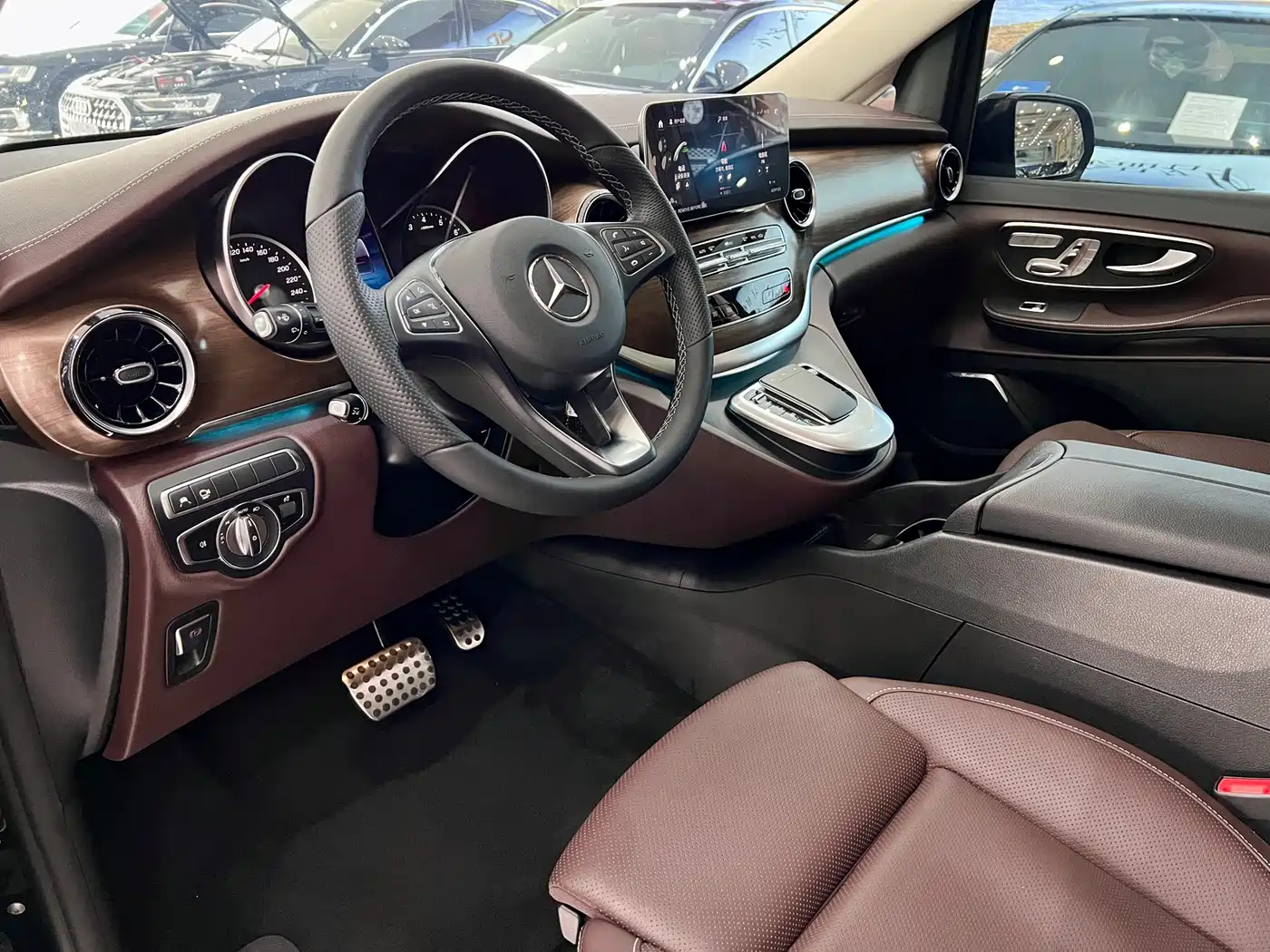 Mercedes-Benz V-Class 2022 V 260 L Long Wheelbase Luxury Edition фото 7