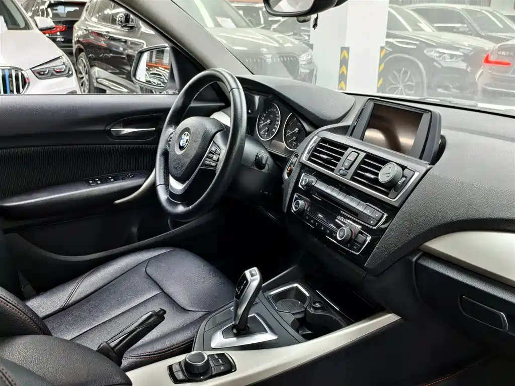 BMW 1 Series (Import) 2015 120i Leading фото 9