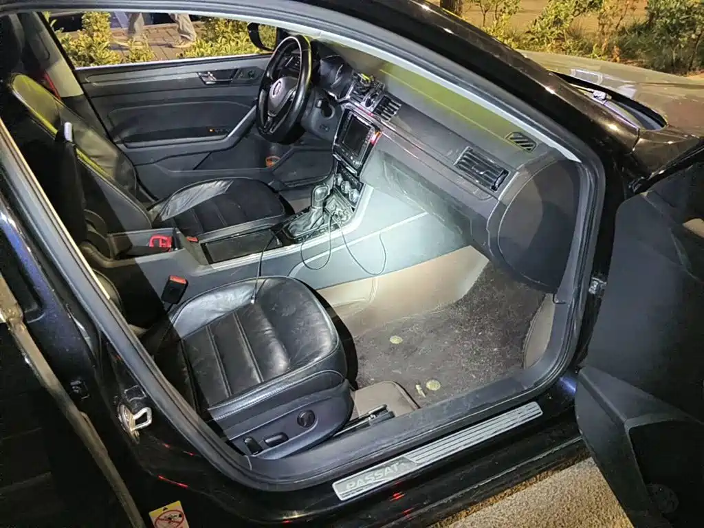 Photo 10 - Volkswagen Passat