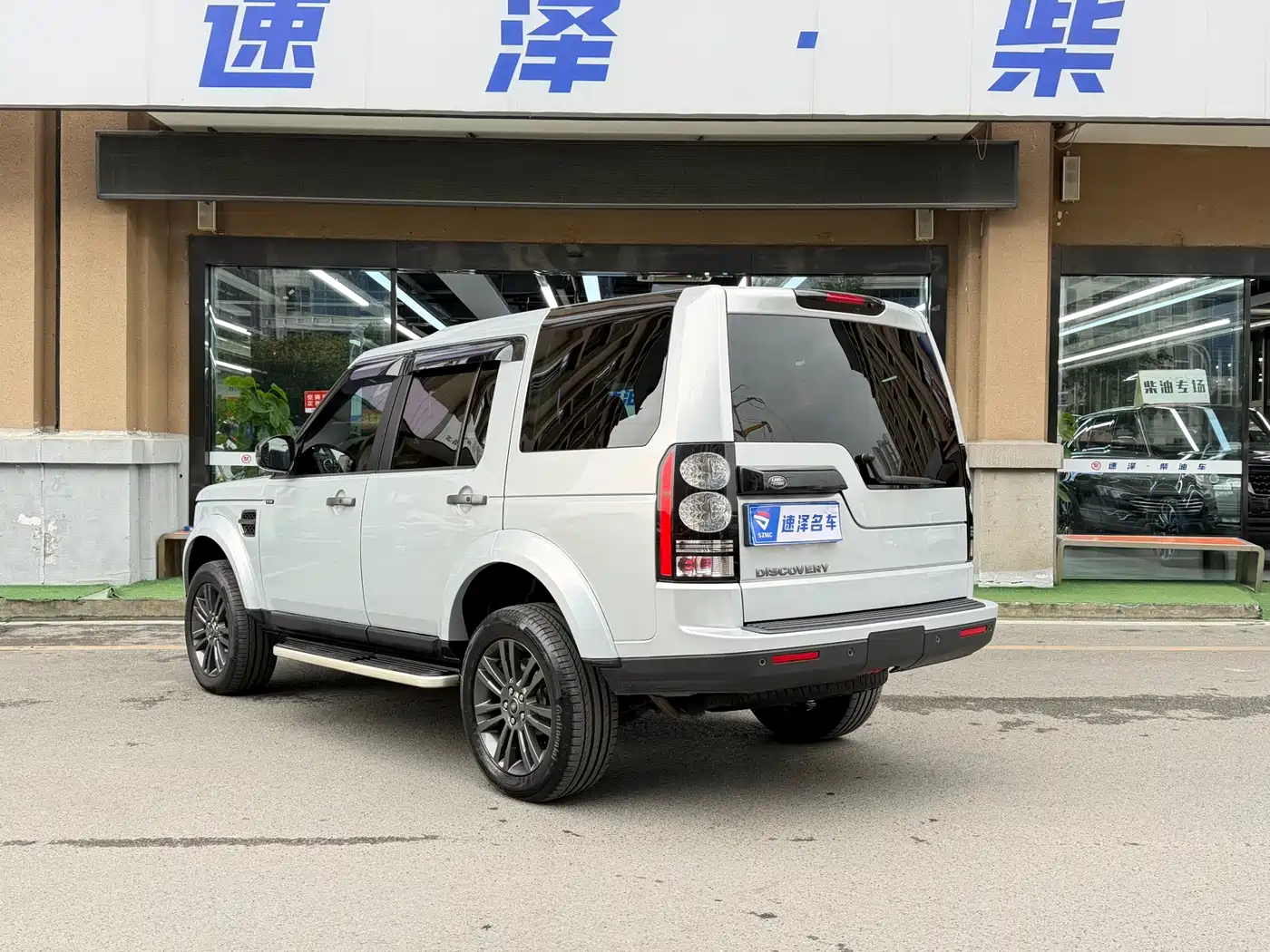 Land Rover Discovery 2016 3.0 SC V6 SE фото 14