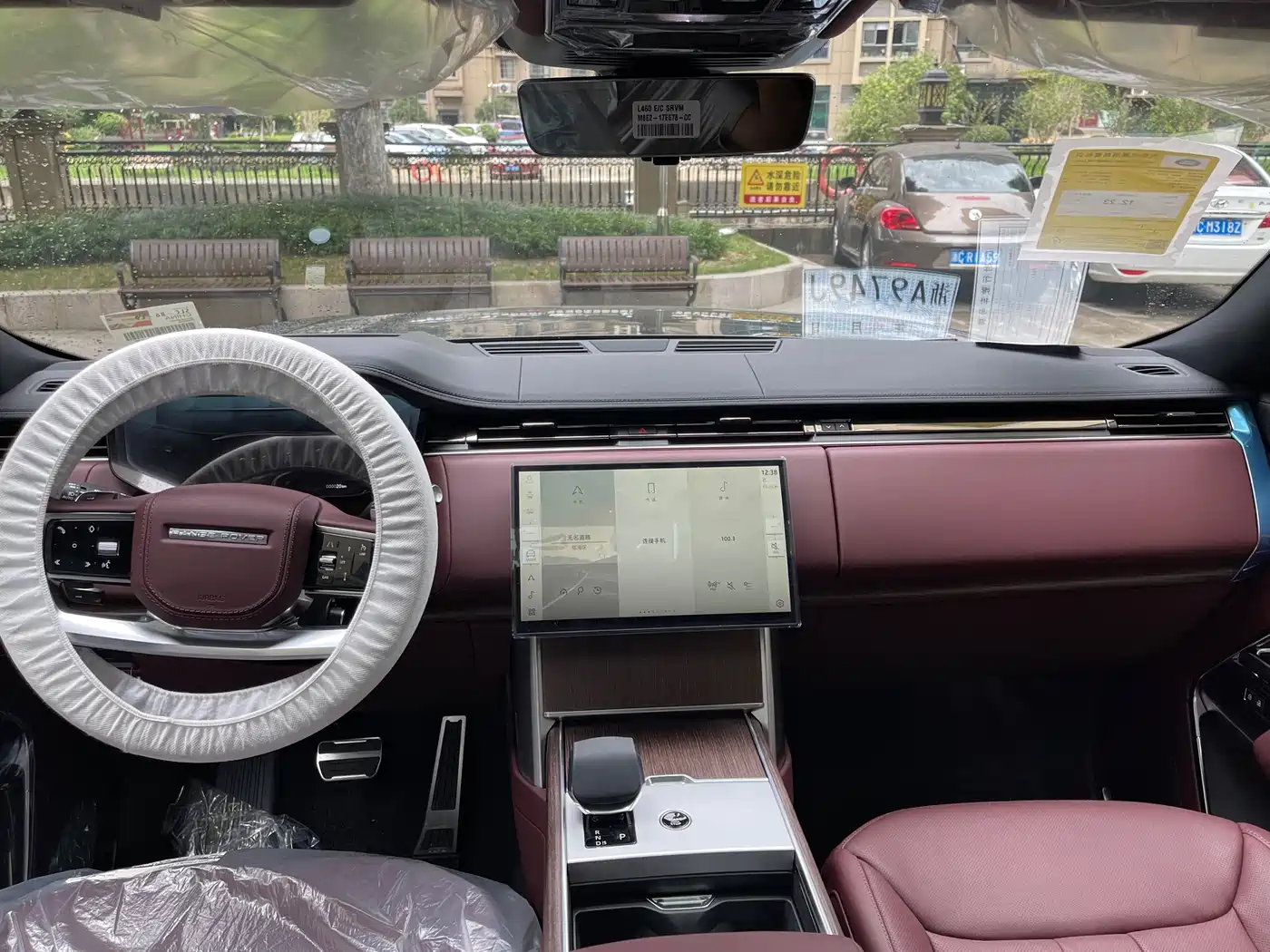 Land Rover Range Rover 2025 3.0 L6 400PS Genesis Extended Wheelbase фото 8