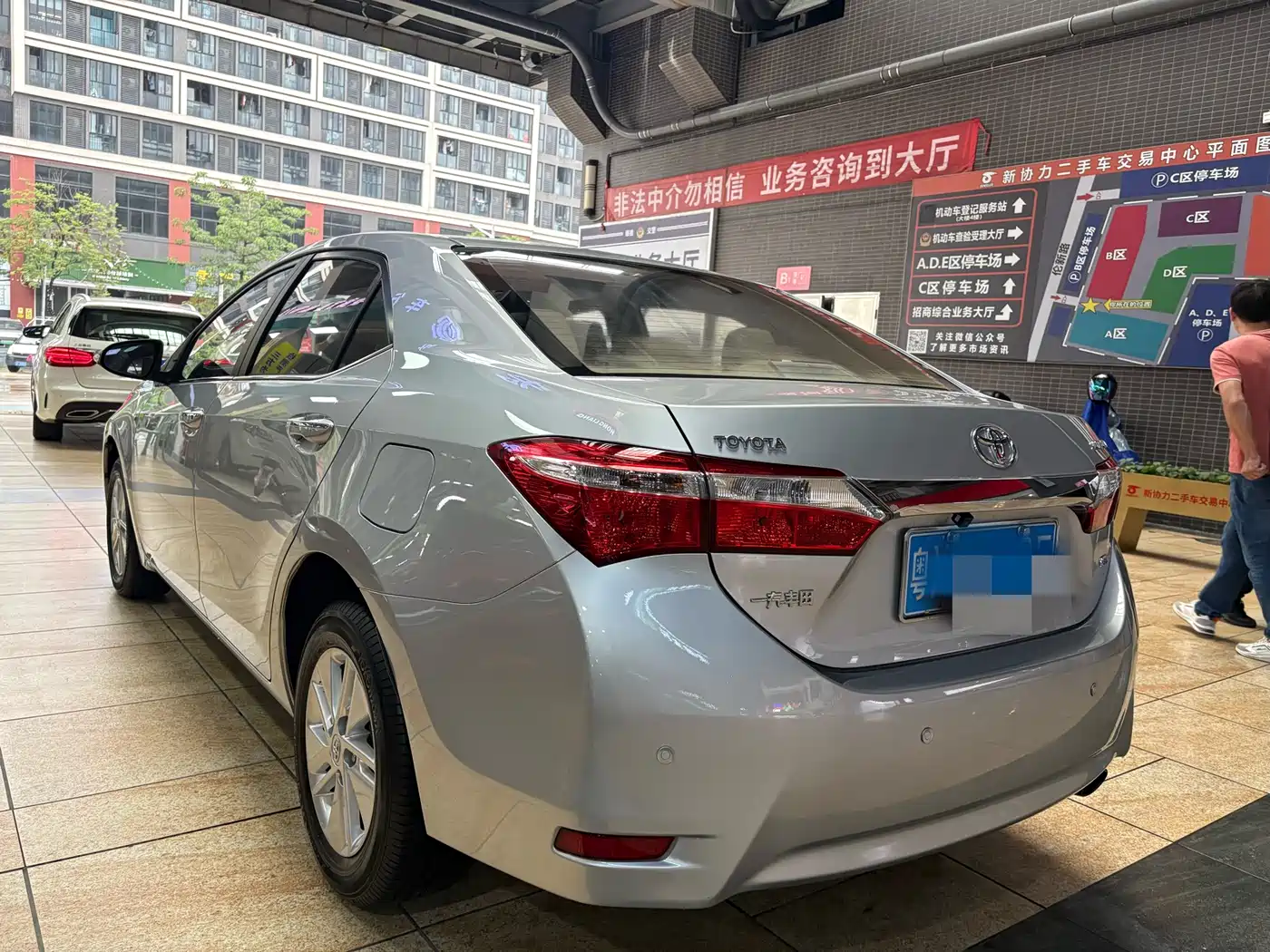 Toyota Corolla 2016 1.6L CVT GL-i Cool Edition фото 5