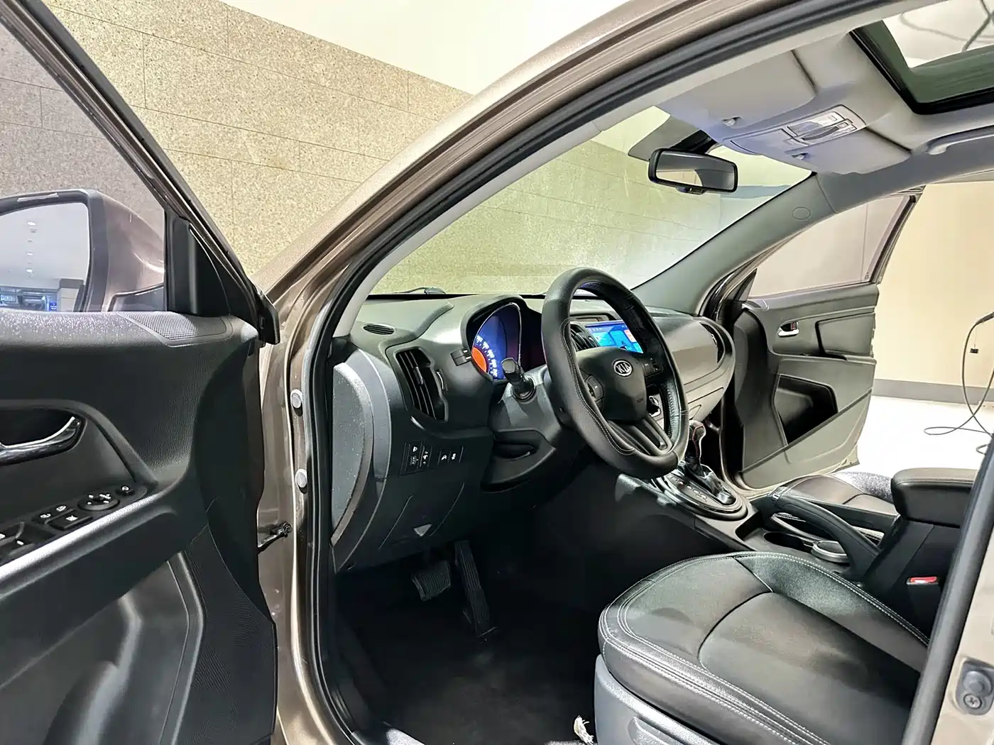 Kia Sportage 2012 2.0L Automatic 2WD GLS фото 9