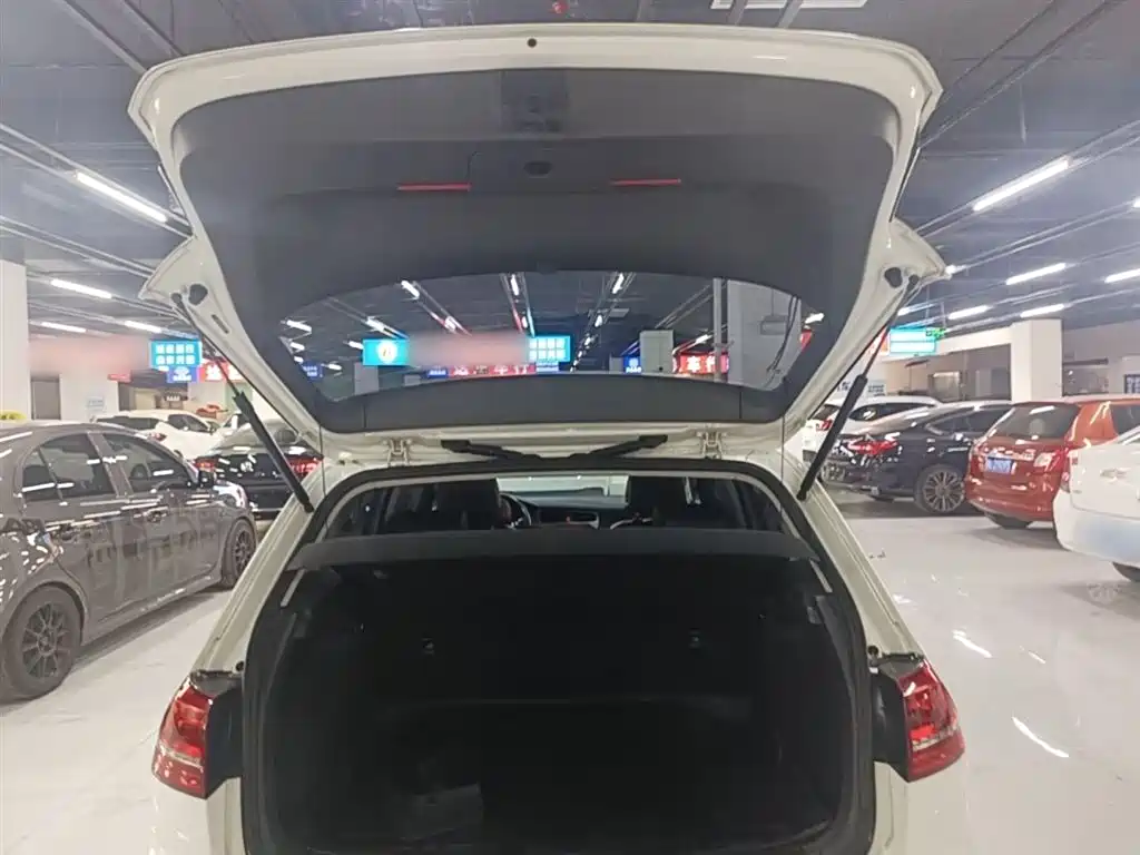 Volkswagen Golf 2016 230TSI Automatic Luxury фото 19
