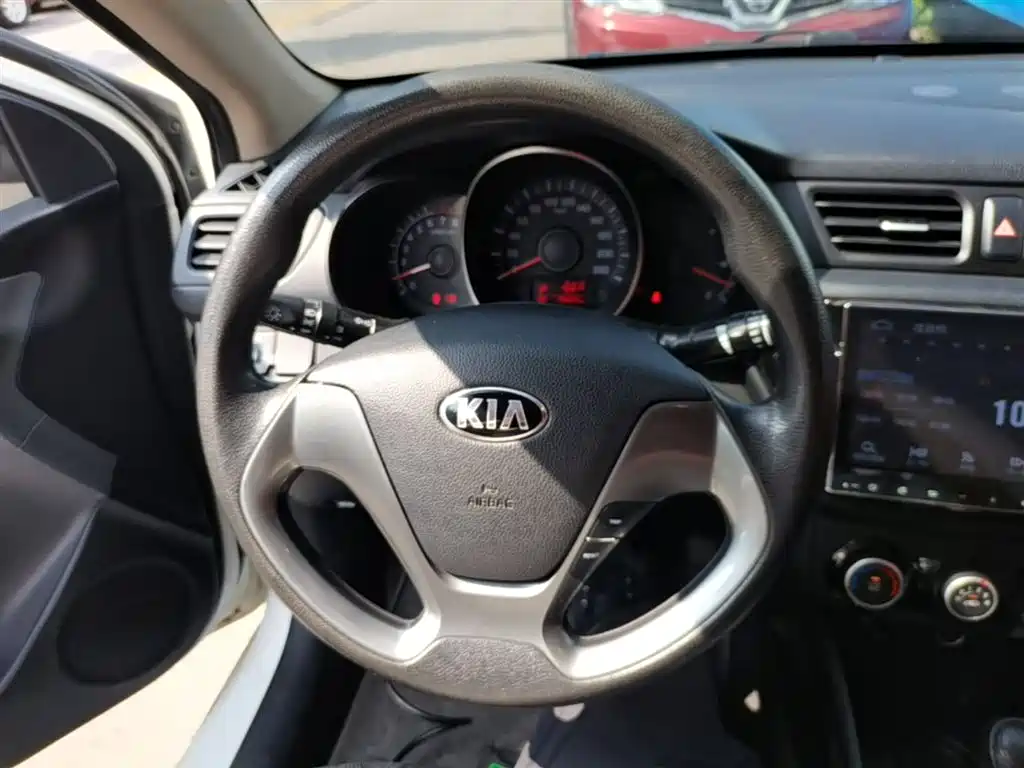 KIA K2