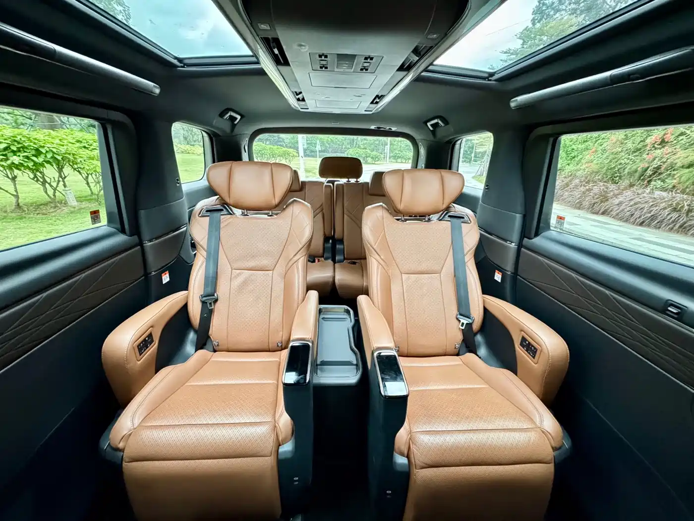 Toyota Vellfire 2023 Crown Hybrid 2.5L HV Luxury фото 11