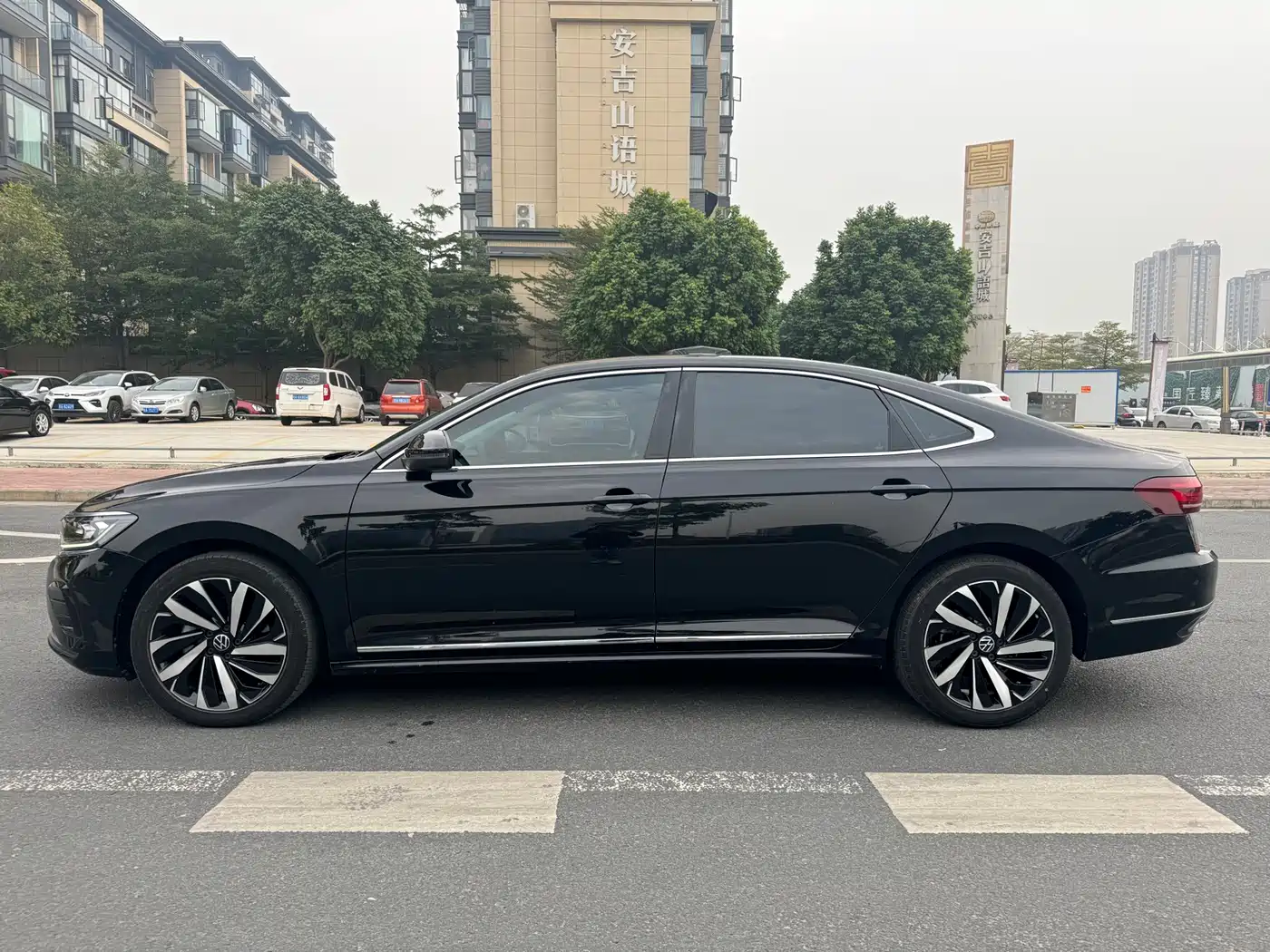 Volkswagen Passat 2023 330TSI Elite Edition фото 4