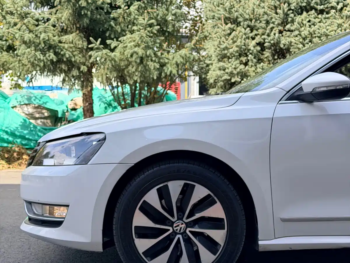 Photo 7 - Volkswagen Passat