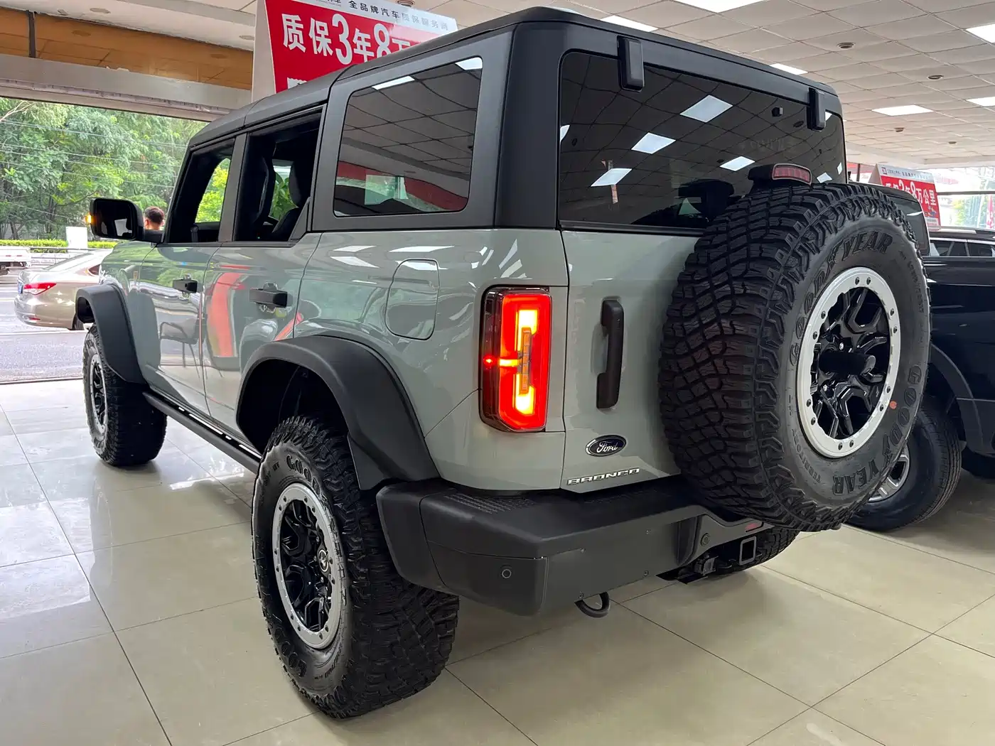 Ford Bronco 2025 2024 2.3T Badlands