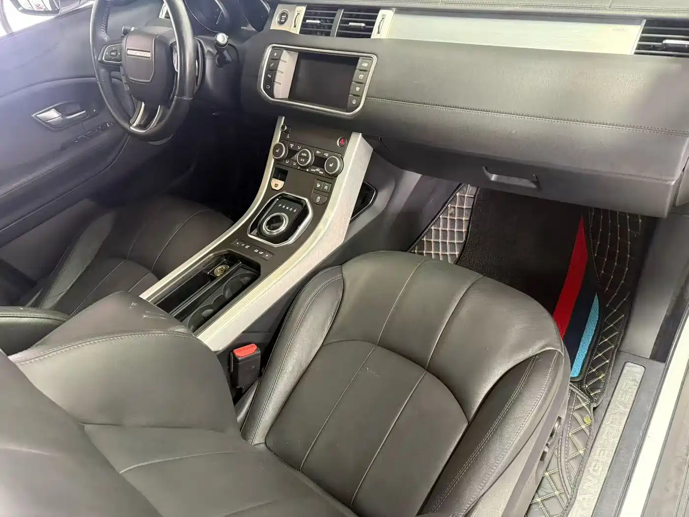 Land Rover Range Rover Evoque 2017 2.0T SE Smart Shine Edition фото 7