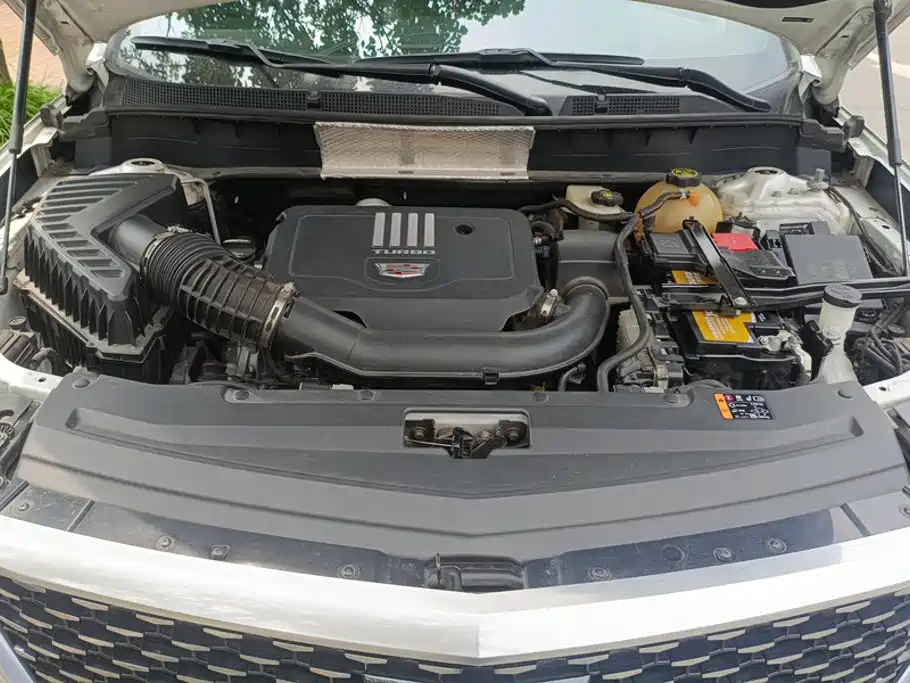 Photo 10 - Cadillac XT6