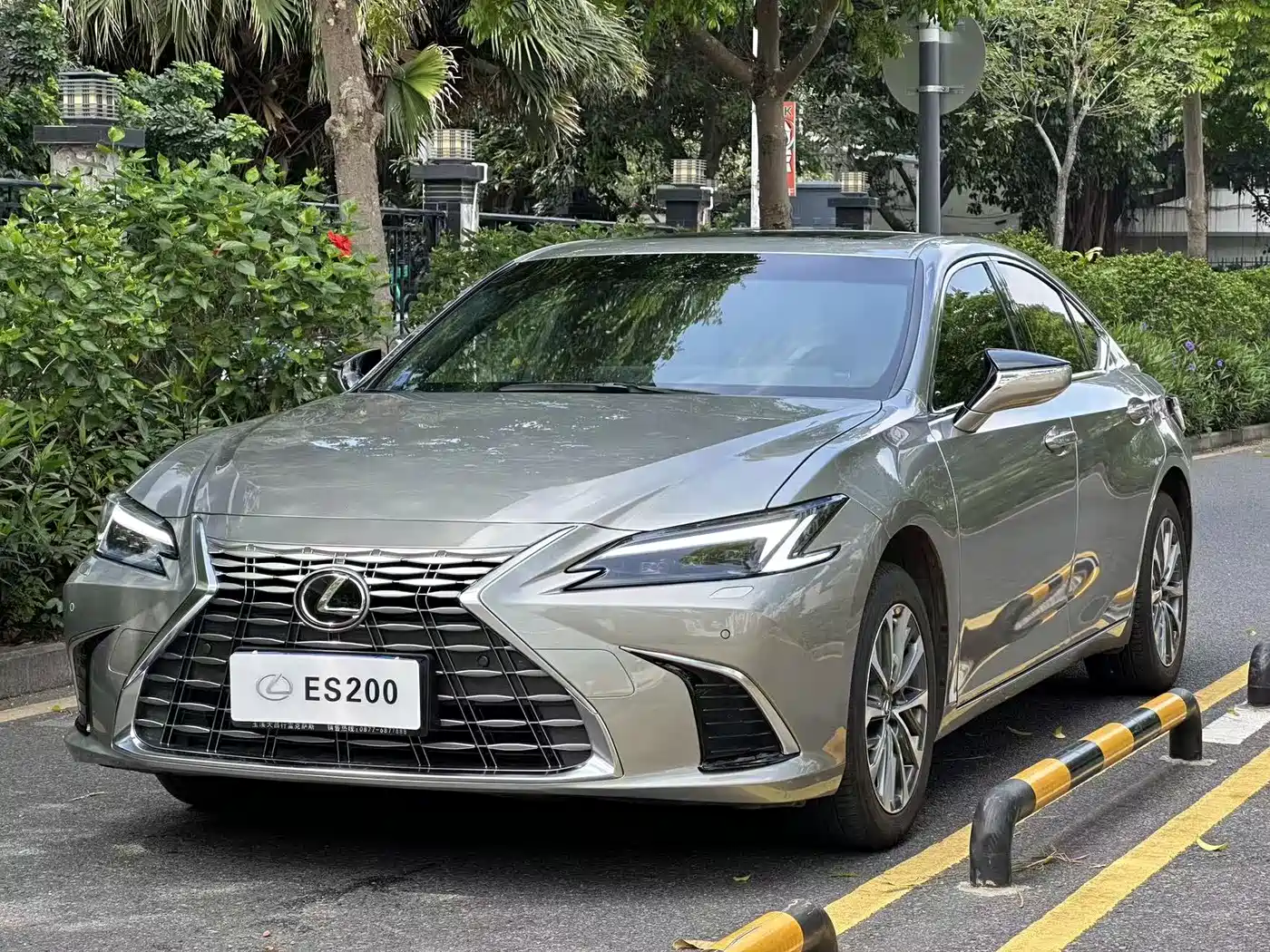 Lexus ES 2025 200 Ultimate Edition