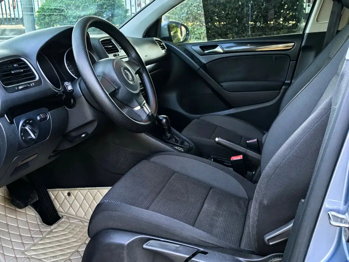 Volkswagen Golf 2012 1.6 Automatic Comfort Type фото 8