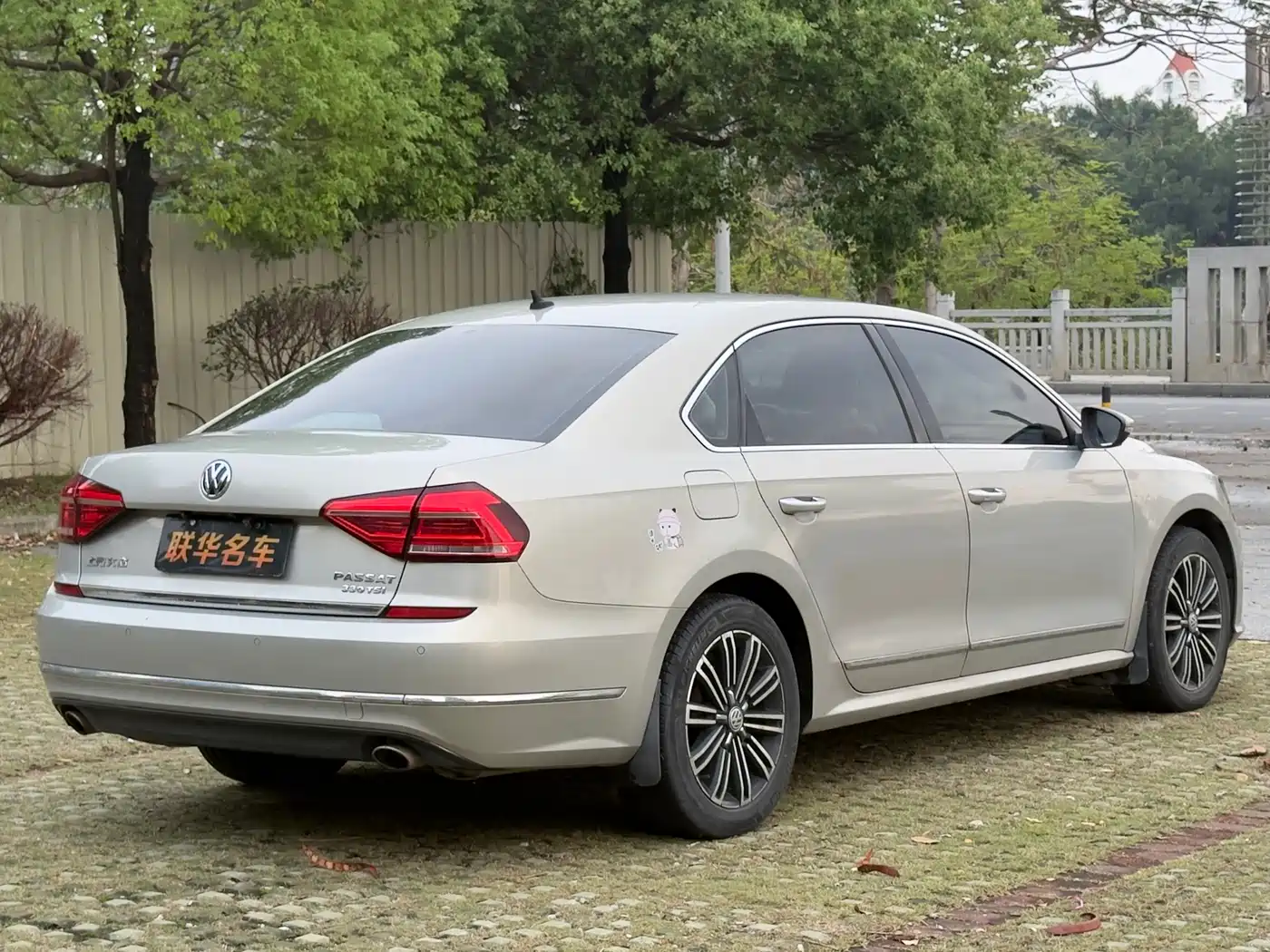 Volkswagen Passat 2017 330TSI DSG Luxury фото 9