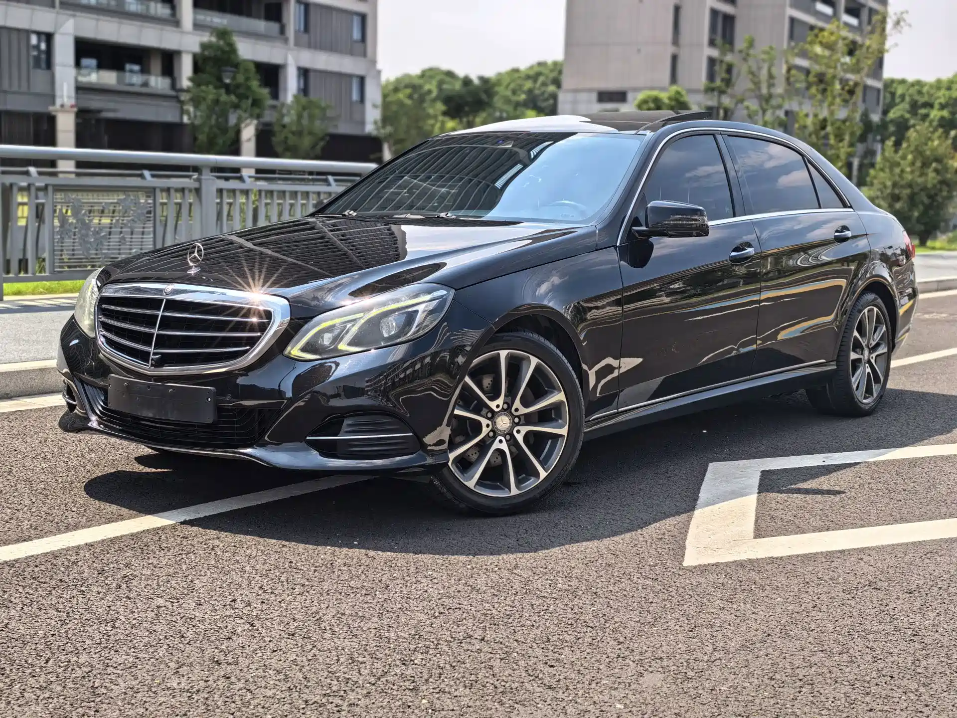 Фото 1 - Mercedes-Benz E-Class