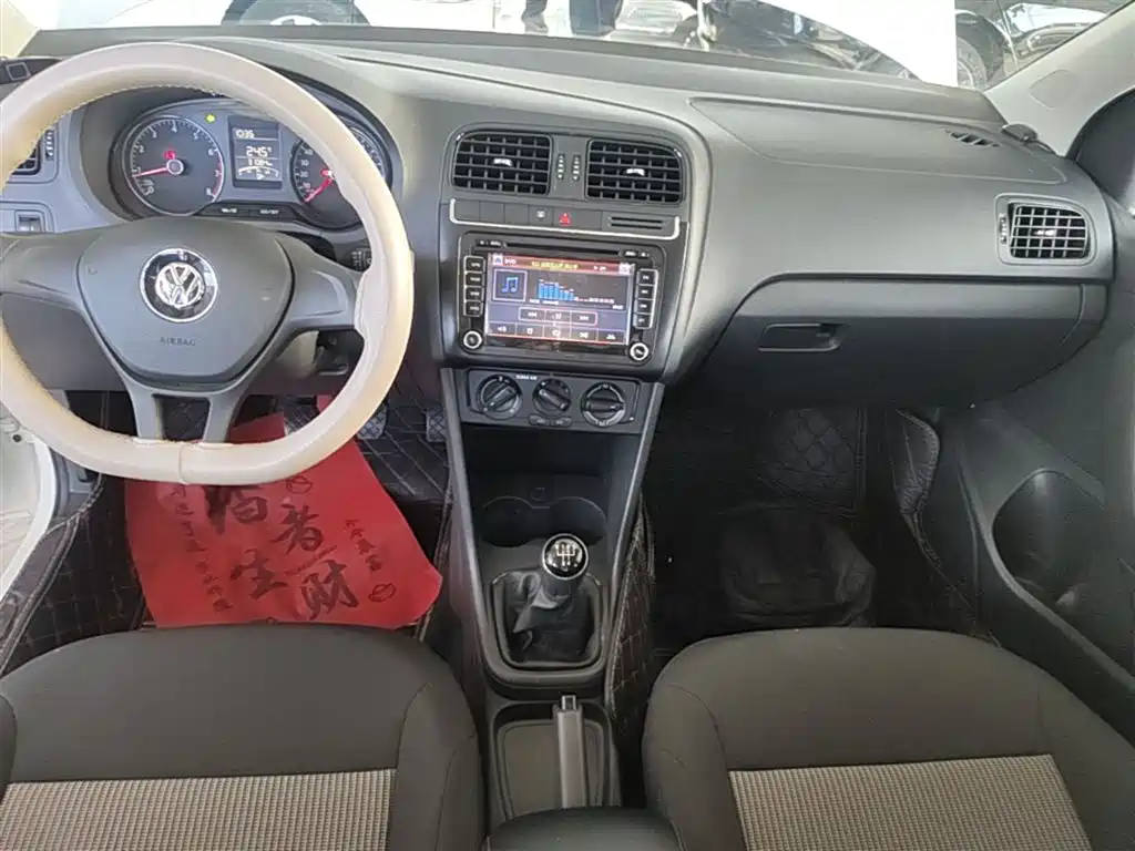 Volkswagen Polo 2016 1.4L Manual Trend фото 9