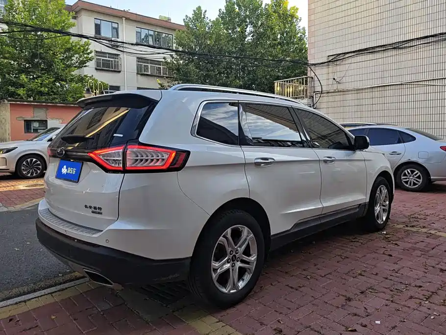 Photo 3 - Ford Edge