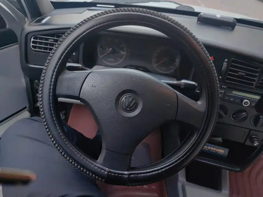 صورة 15 - Volkswagen Jetta