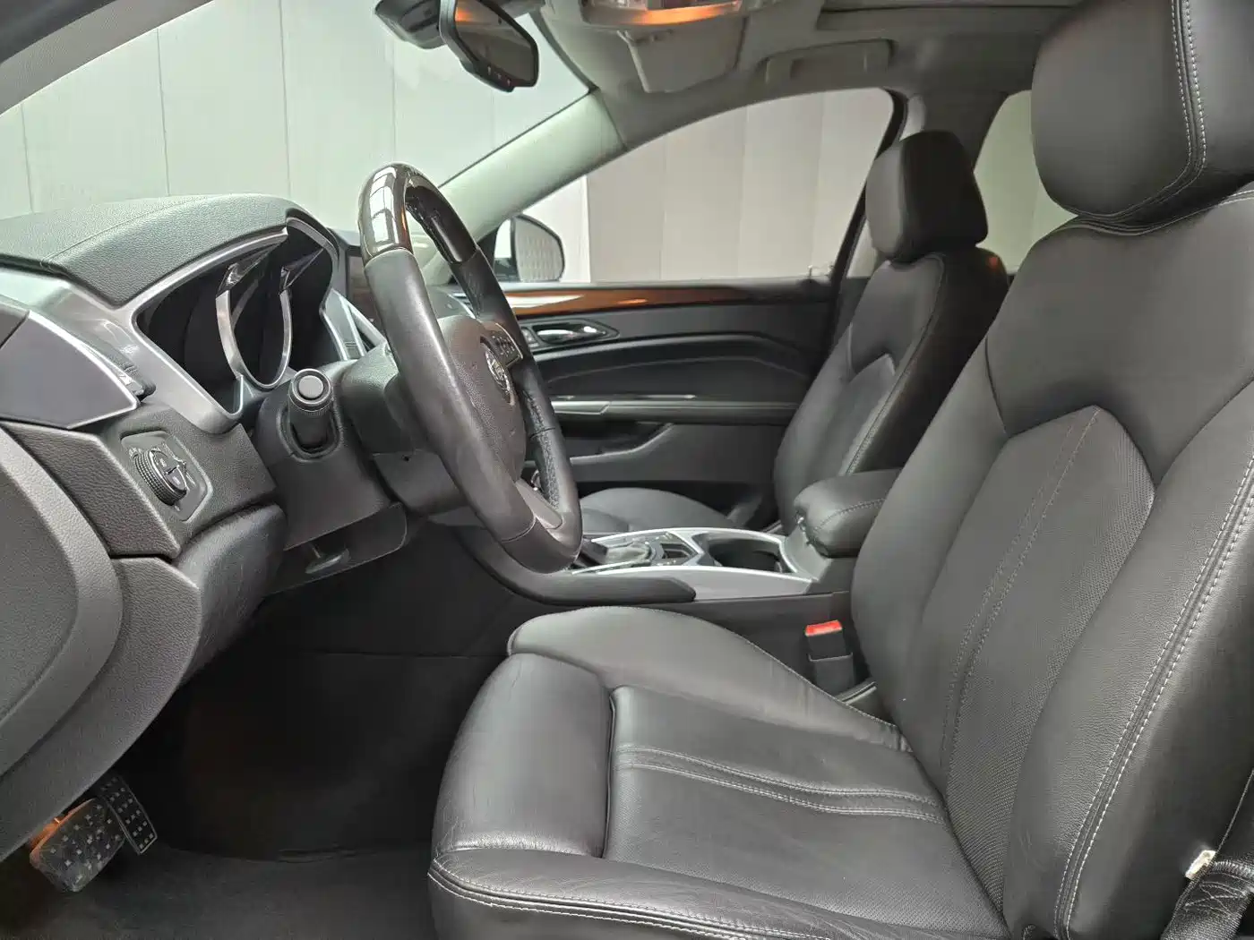 Cadillac SRX 2012 3.0L Luxury Model фото 4