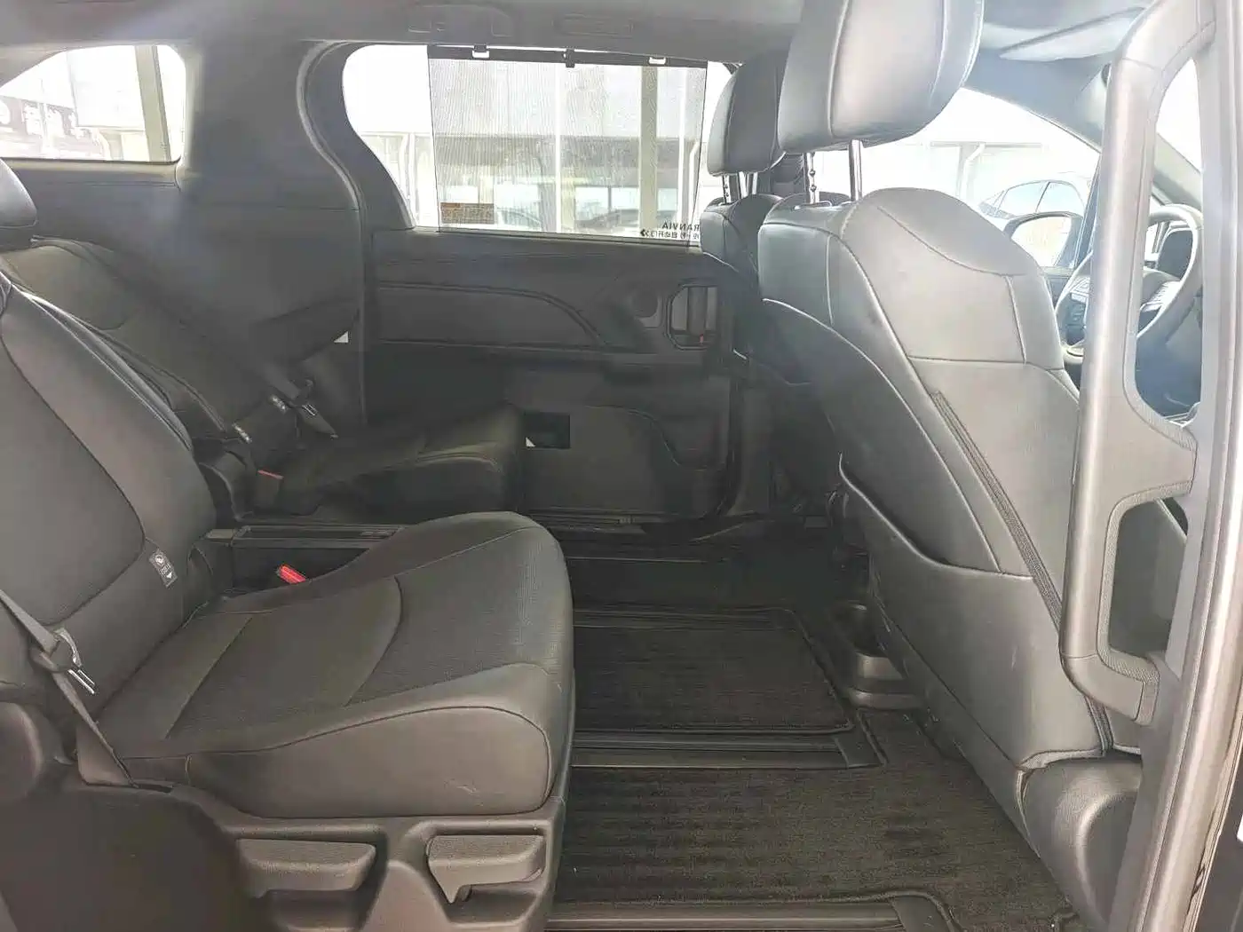 Toyota Granvia 2024 2.5L Hybrid Premium PLUS фото 9