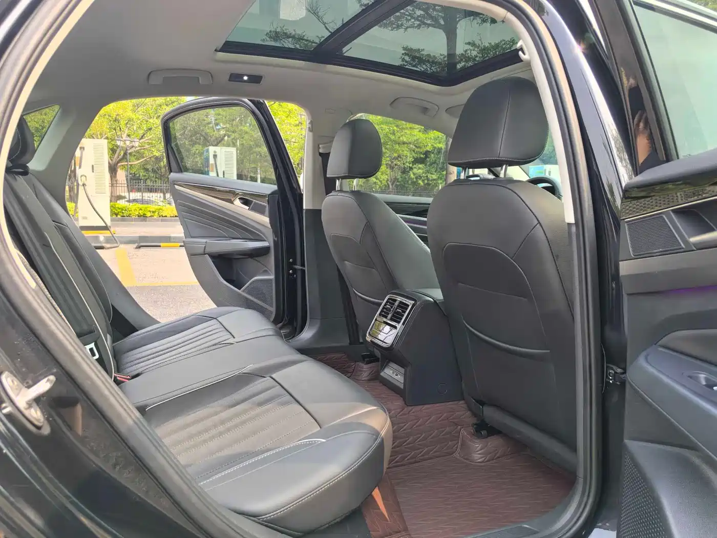 Volkswagen Passat 2022 330TSI Starlight Elite Edition фото 9