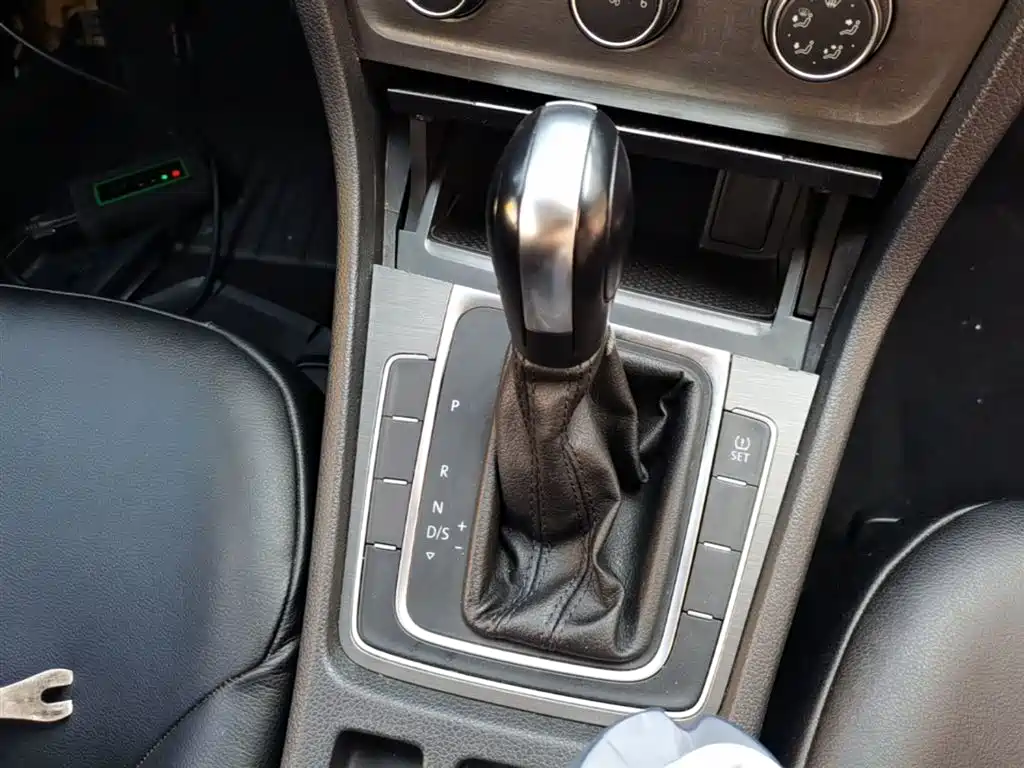 Volkswagen Golf 2015 1.6L Automatic Comfort фото 14