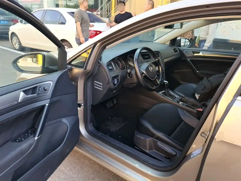 Volkswagen Golf 2015 1.6L Automatic Comfort фото 16