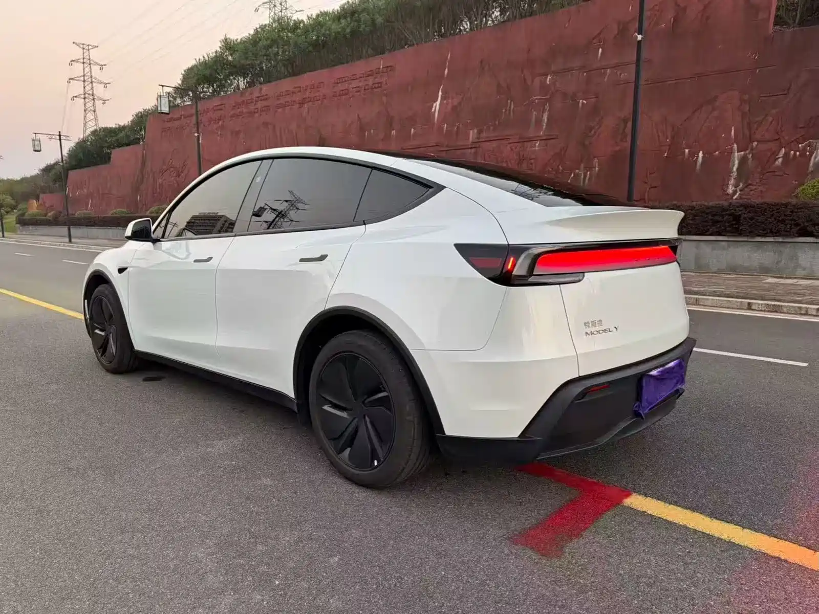 Photo 4 - Tesla Model Y